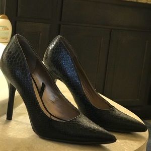 Black snake skin pumps pointed toe women’s 8